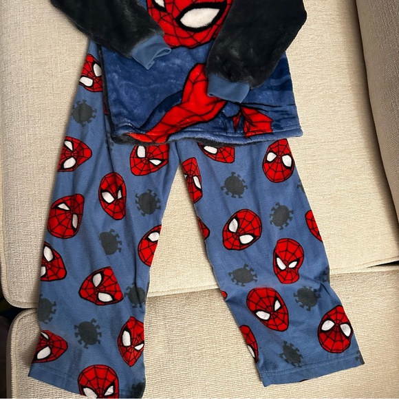 Boys Marvel Spider-Man Red and Blue Fleece Pajama Set - Picture 3 of 6